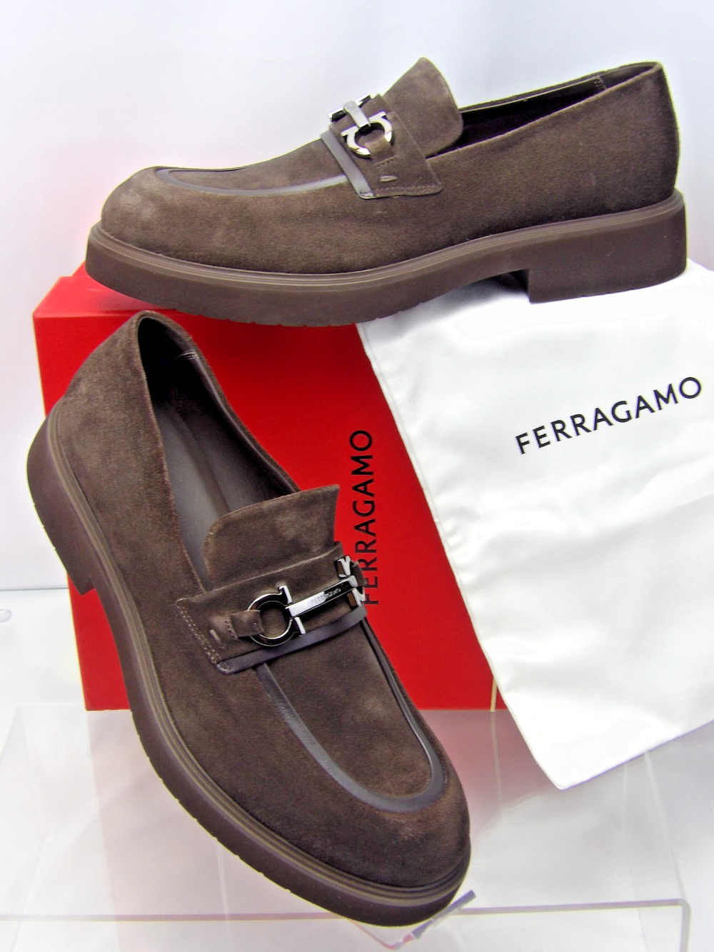 NIB FERRAGAMO FIORELLO BROWN SUEDE LEATHER GANCINI BIT LOGO LOAFERS 10.5 M ITALY